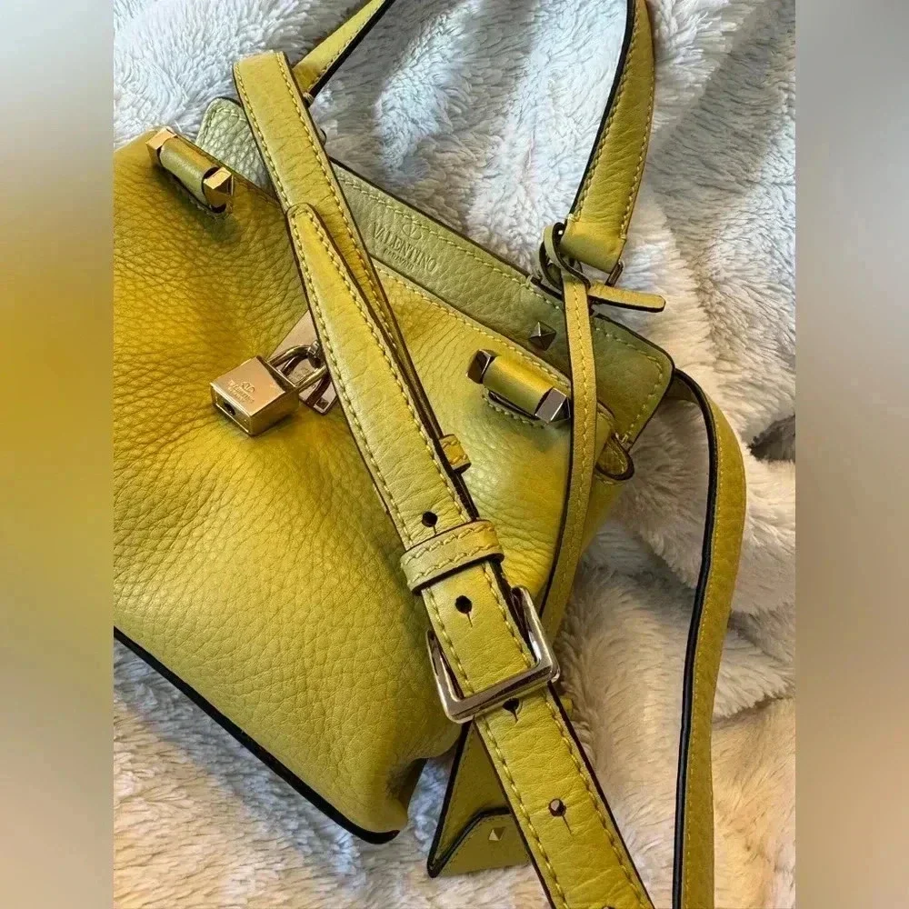 Valentino Garavani Rockstud Chartreuse Pebbled Leather Satchel Bag – EUC